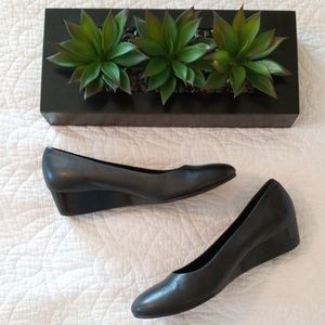 Rose Petals leather low wedges sz9